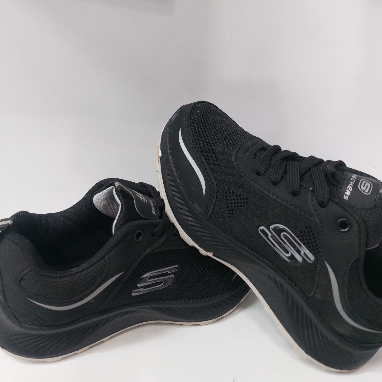 زنانه اسکیچرز مشکی طوسی