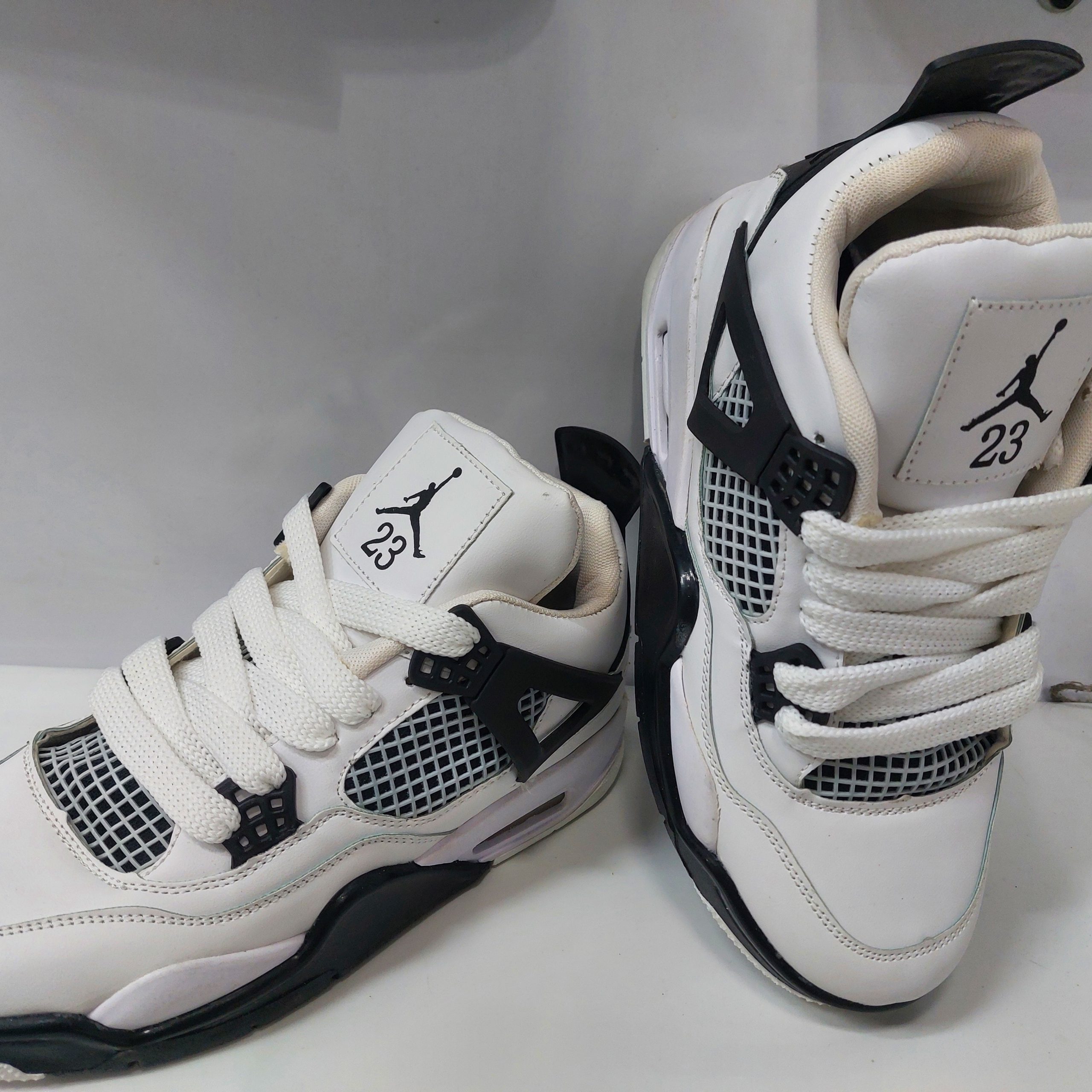 مردانه جردن سفیدمشکی